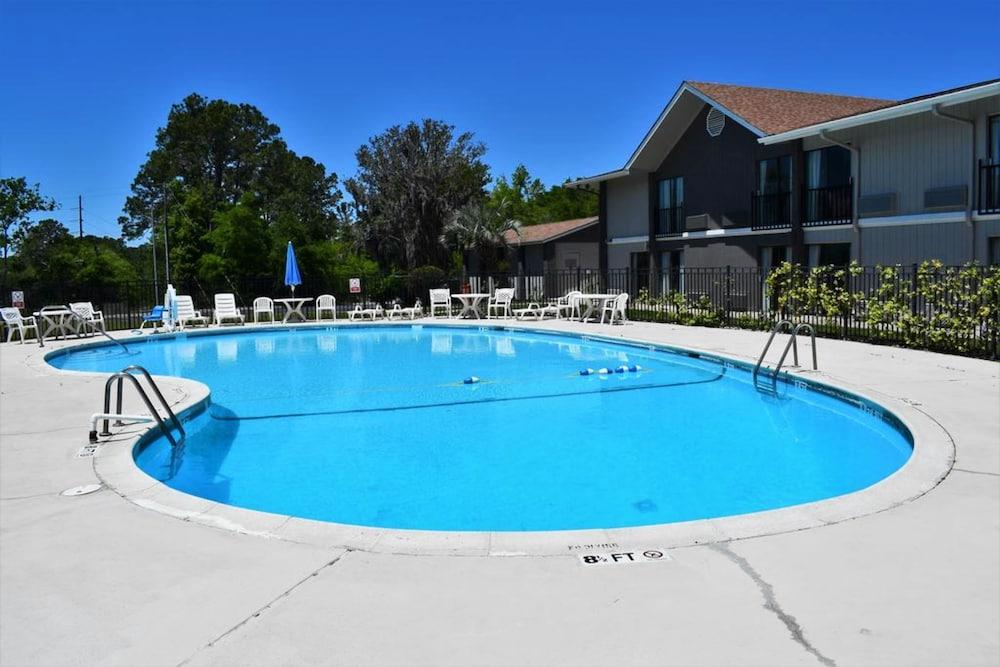 Howard Johnson By Wyndham Beaufort/Parris Island Exterior foto